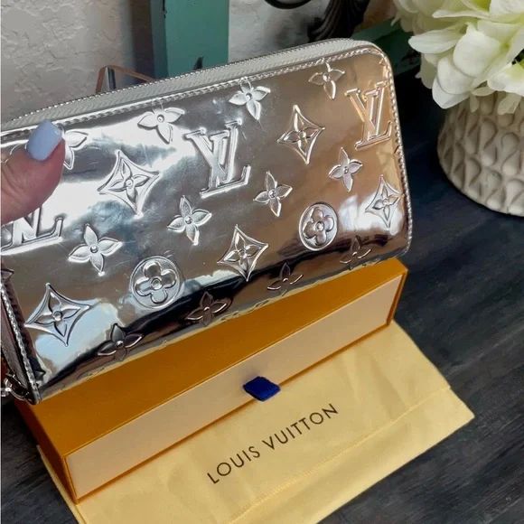 💫SOLD LV Zippy Wallet Silver Monogram Miroir - Picture 4 of 16